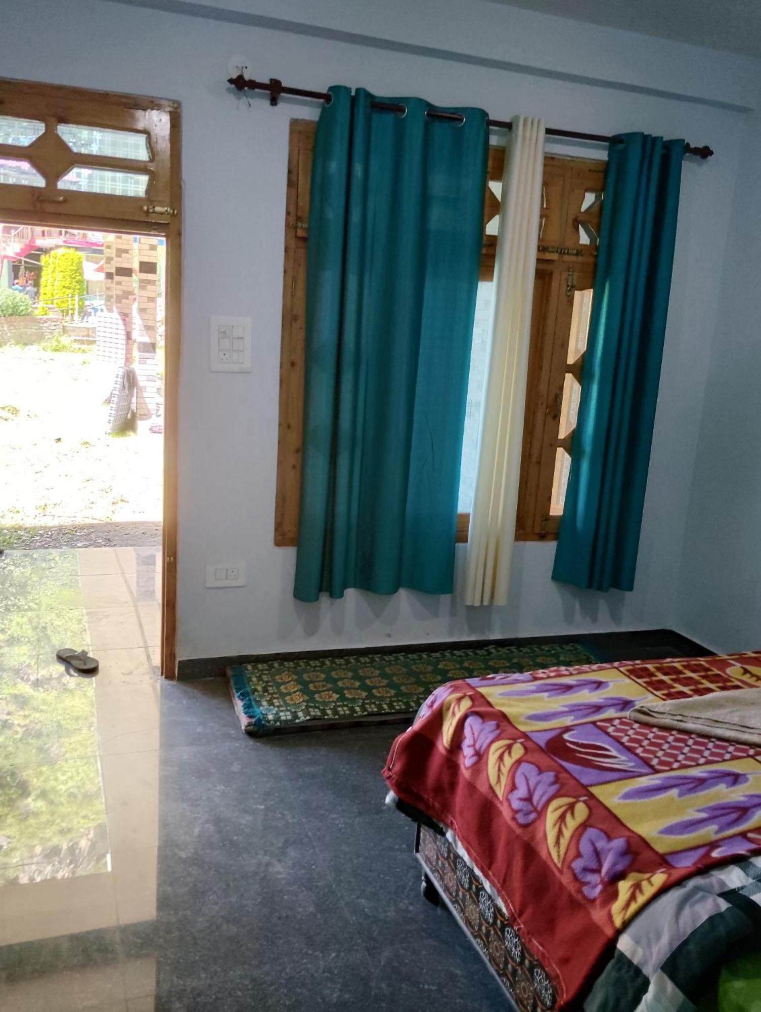 Dog N Hill Hotel Kasol Kültér fotó